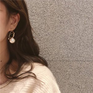 Metal winding personalized pearl earrings - Image 5